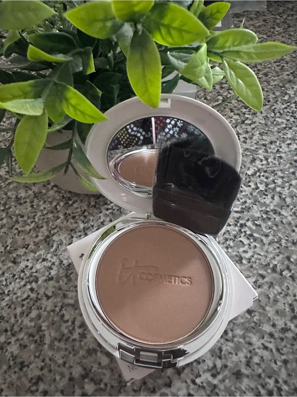 it cosmetics Celebration Foundation - Shade: Rich  {NIB} - Picture 2 of 6